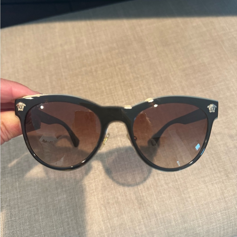 Versace Sunglasses Model 2198 See All Pics Left Side Needs To Be Tightened